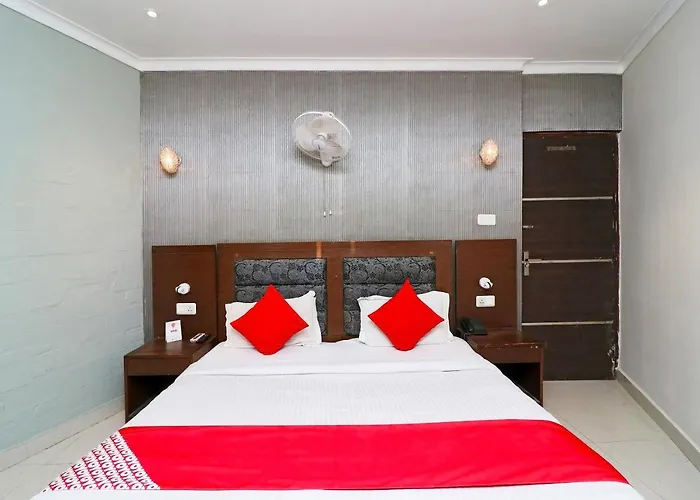 Oyo Hotel Metro Tower Near Ambience Mall New Delhi